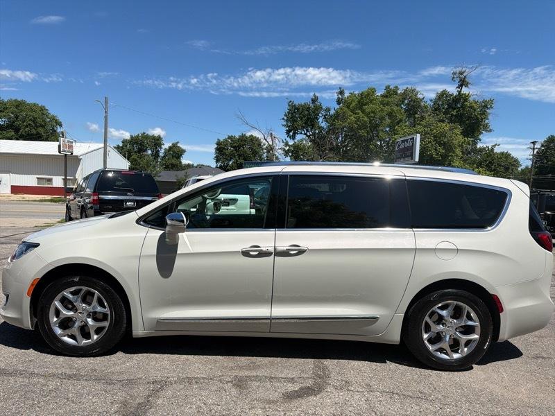 Chrysler Pacifica Limited 2017