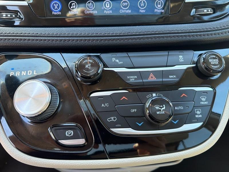 Chrysler Pacifica Limited 2017