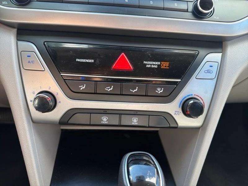 Hyundai Elantra SE 6AT 2017