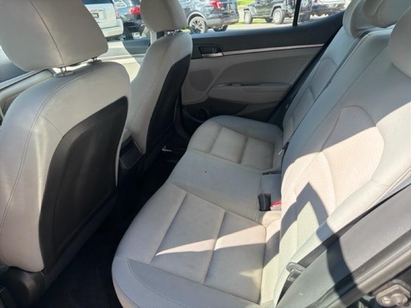 Hyundai Elantra SE 6AT 2017
