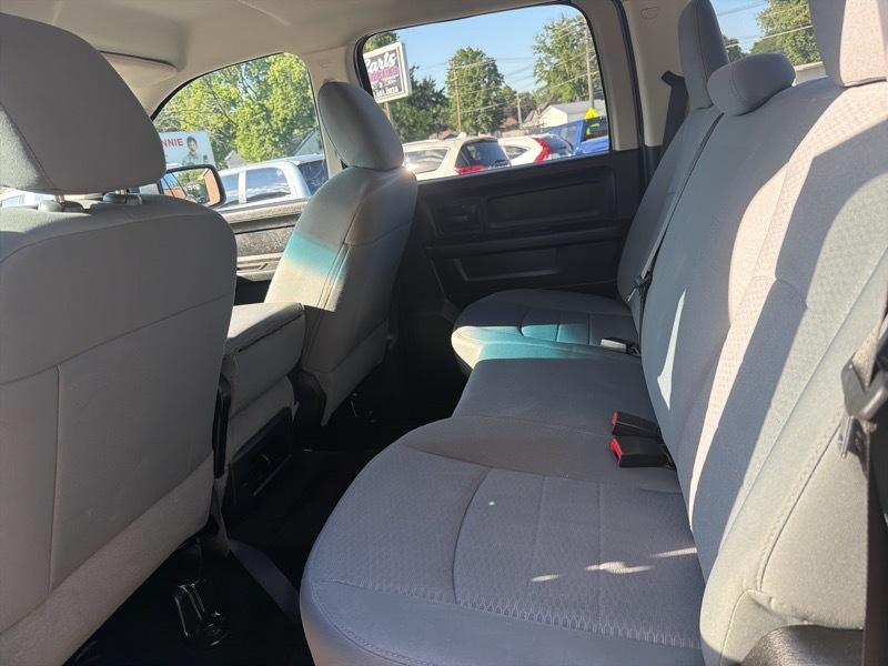 RAM 1500 4WD Crew Cab 140.5" Sport 2014