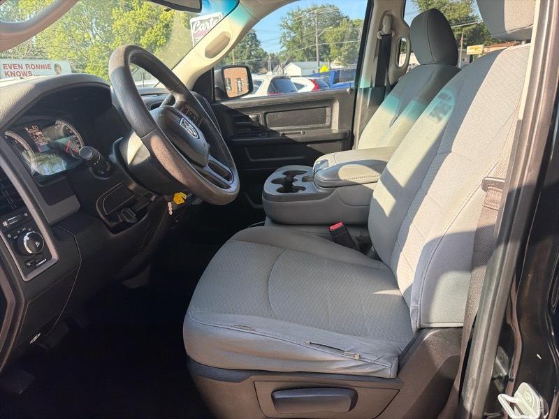 RAM 1500 4WD Crew Cab 140.5" Sport 2014