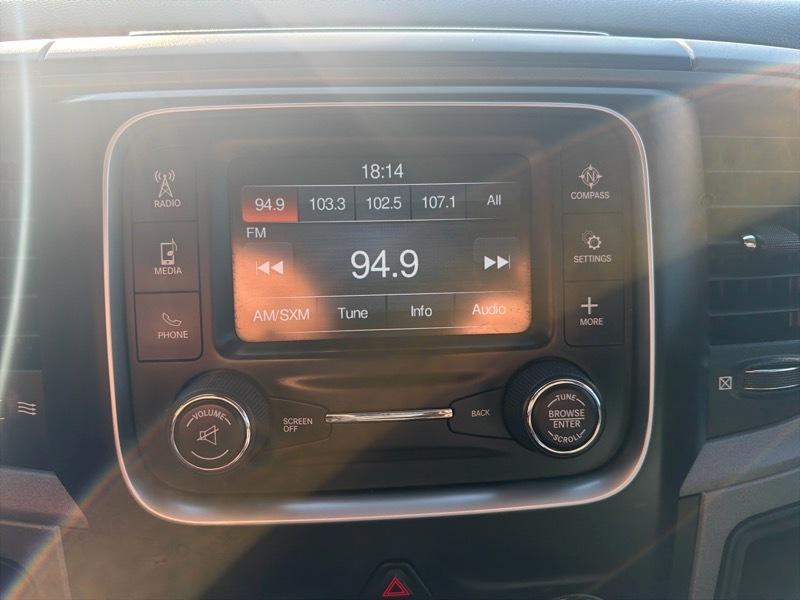RAM 1500 4WD Crew Cab 140.5" Sport 2014