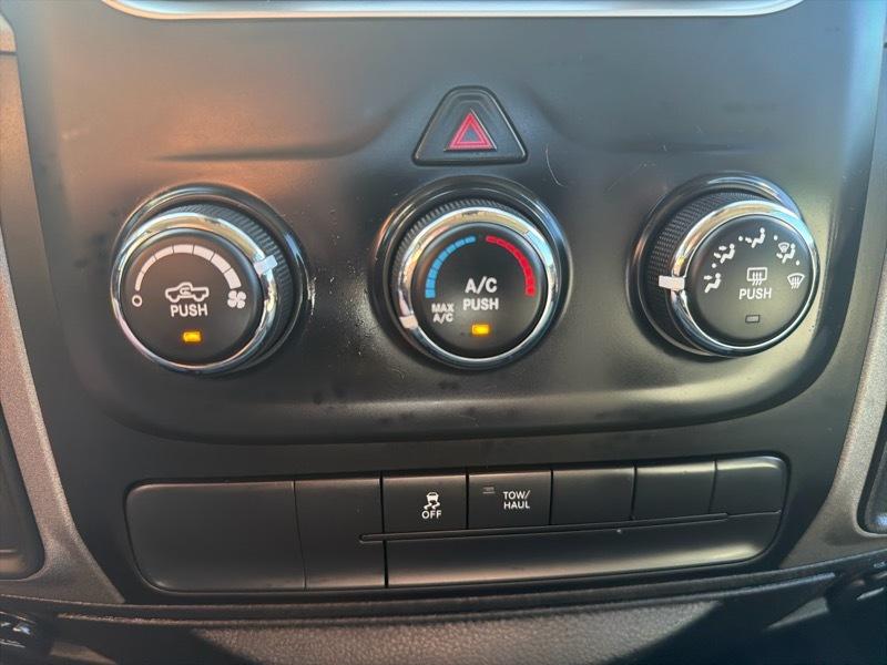 RAM 1500 4WD Crew Cab 140.5" Sport 2014