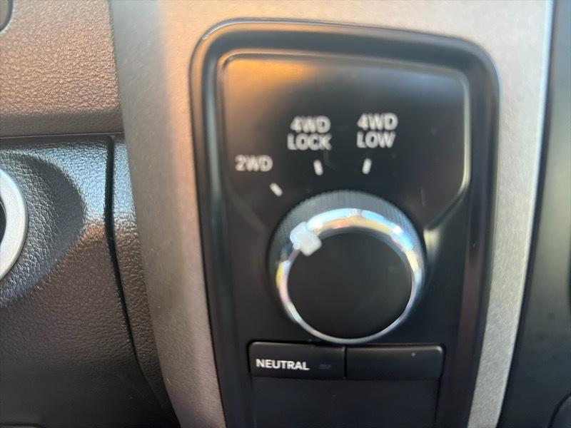 RAM 1500 4WD Crew Cab 140.5" Sport 2014