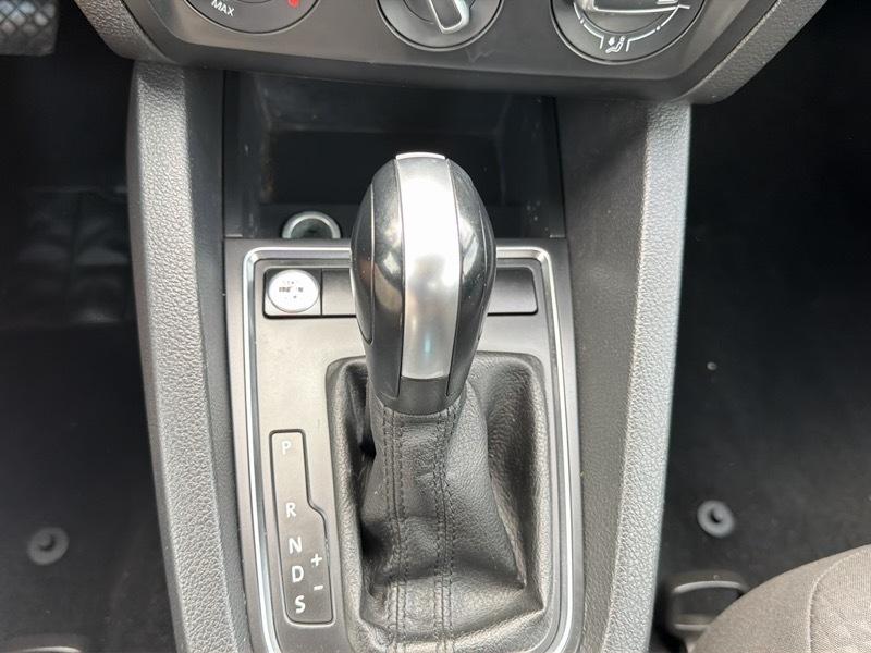 Volkswagen Jetta SE 6A 2015