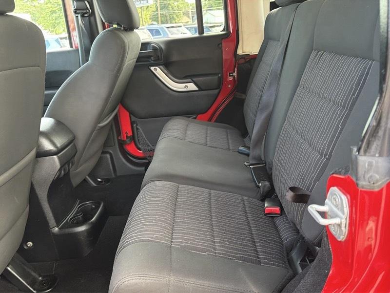 Jeep Wrangler Unlimited Sahara 4WD 2012