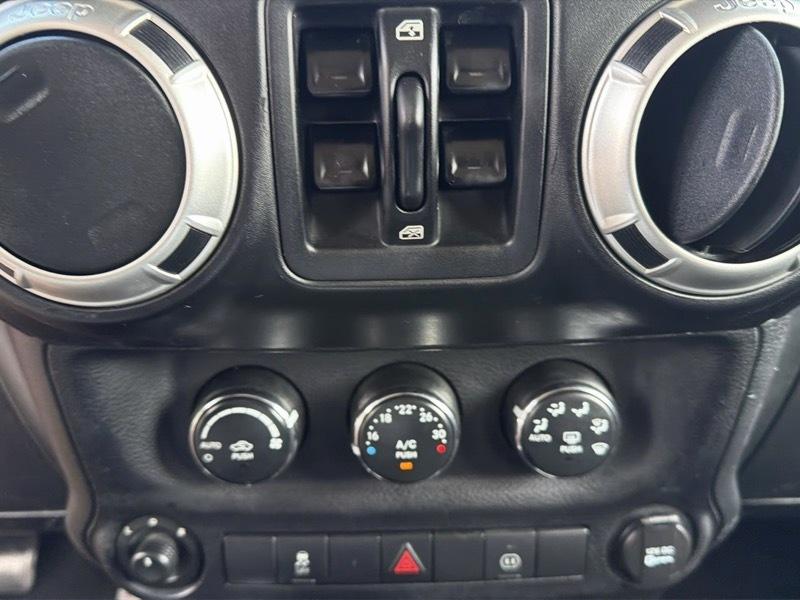Jeep Wrangler Unlimited Sahara 4WD 2012