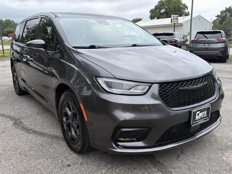 Chrysler Pacifica Hybrid Touring L 2022
