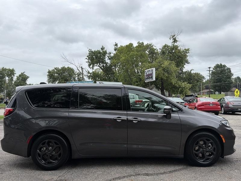 Chrysler Pacifica Hybrid Touring L 2022