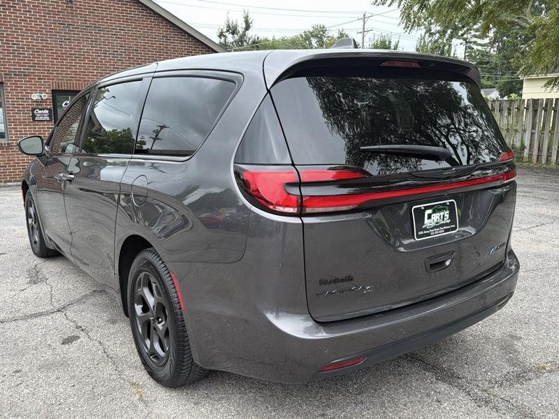 Chrysler Pacifica Hybrid Touring L 2022