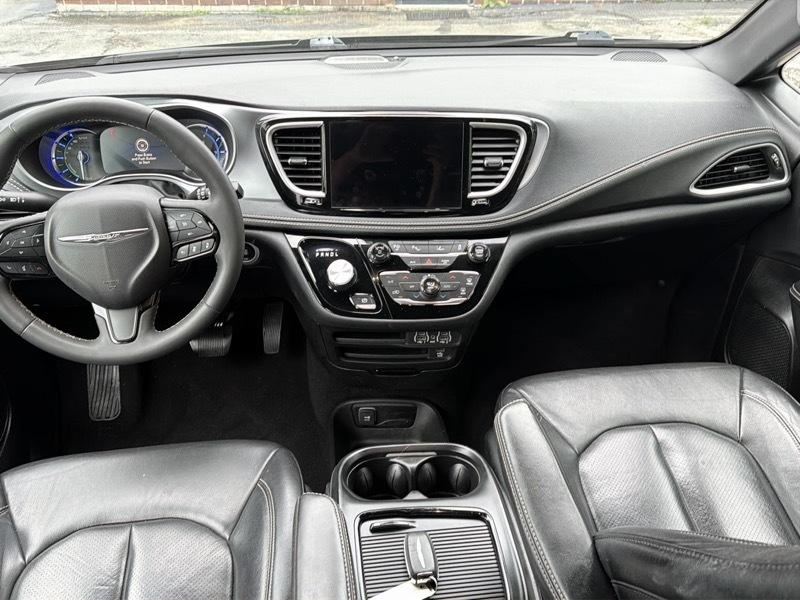Chrysler Pacifica Hybrid Touring L 2022