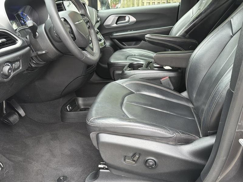 Chrysler Pacifica Hybrid Touring L 2022