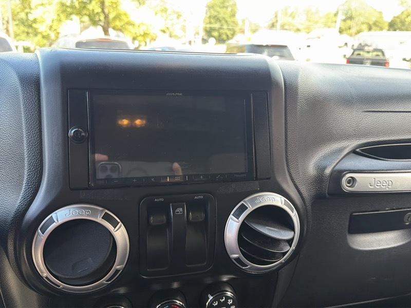 Jeep Wrangler Sahara 4WD 2013