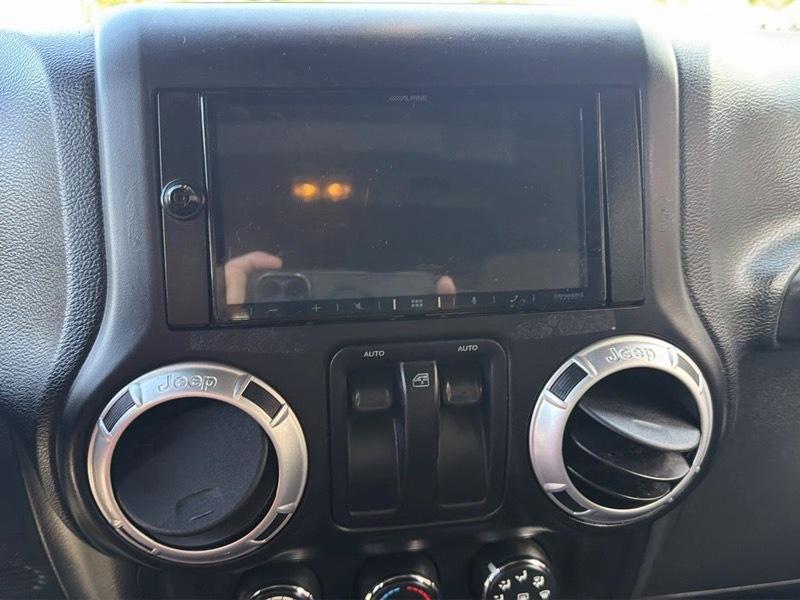 Jeep Wrangler Sahara 4WD 2013
