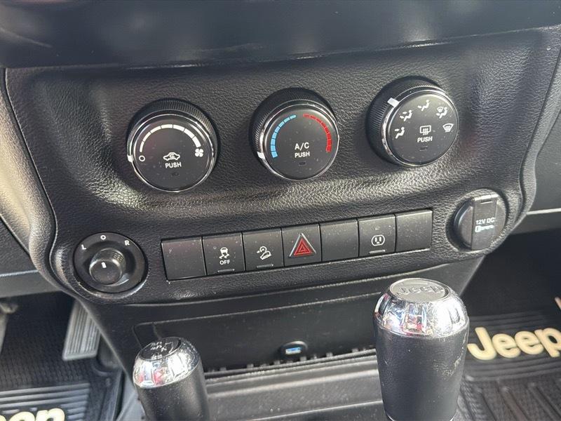 Jeep Wrangler Sahara 4WD 2013