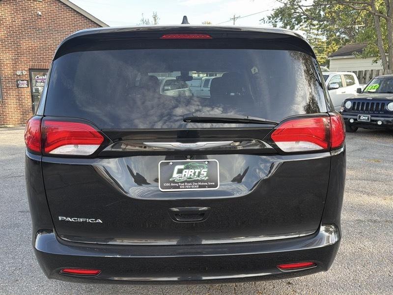 Chrysler Pacifica Touring 2017