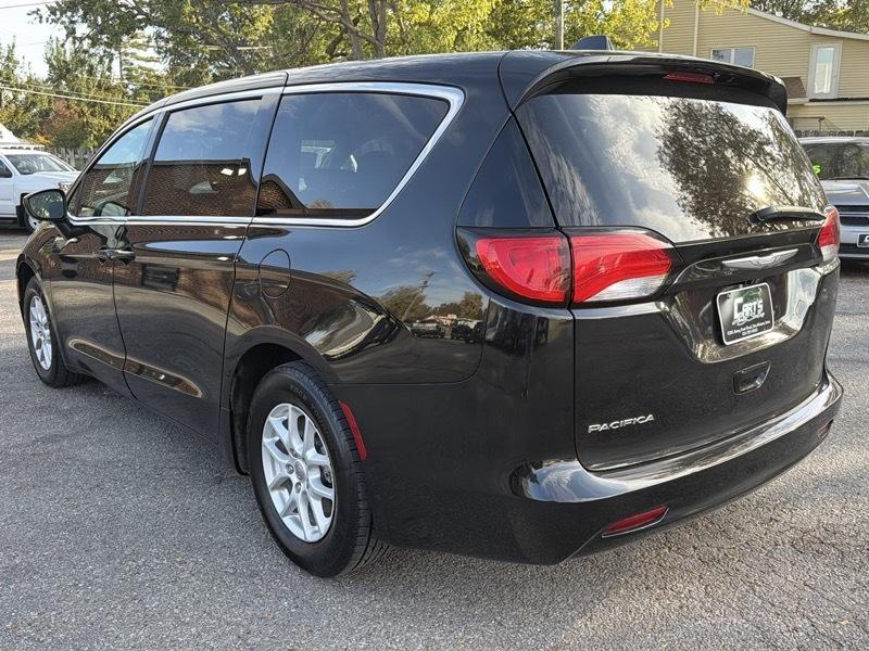 Chrysler Pacifica Touring 2017