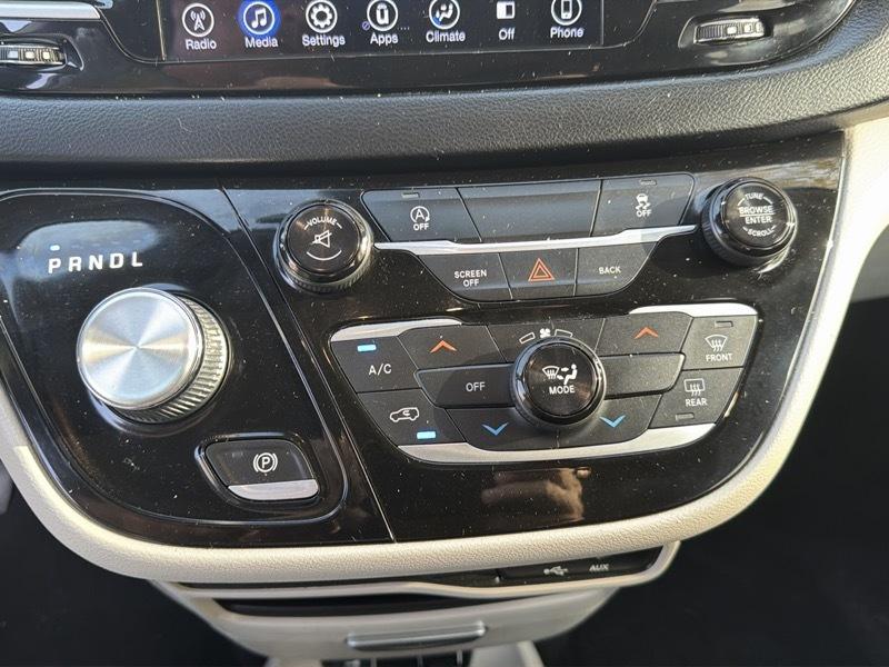 Chrysler Pacifica Touring 2017