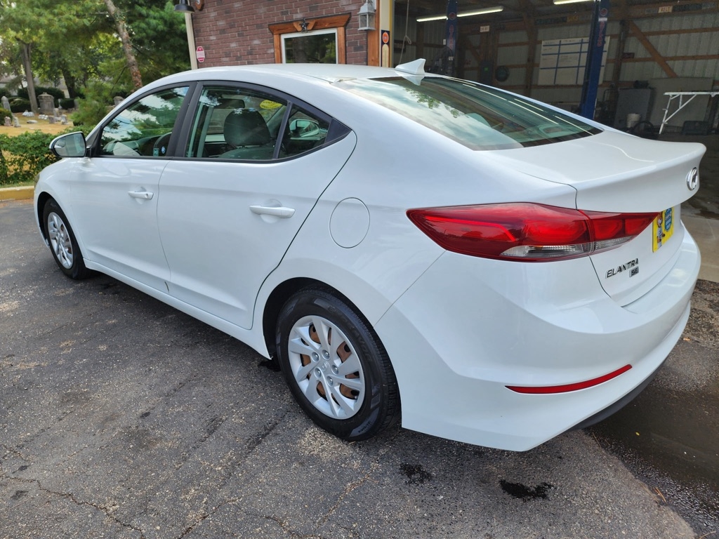 Hyundai Elantra SE 6AT 2017