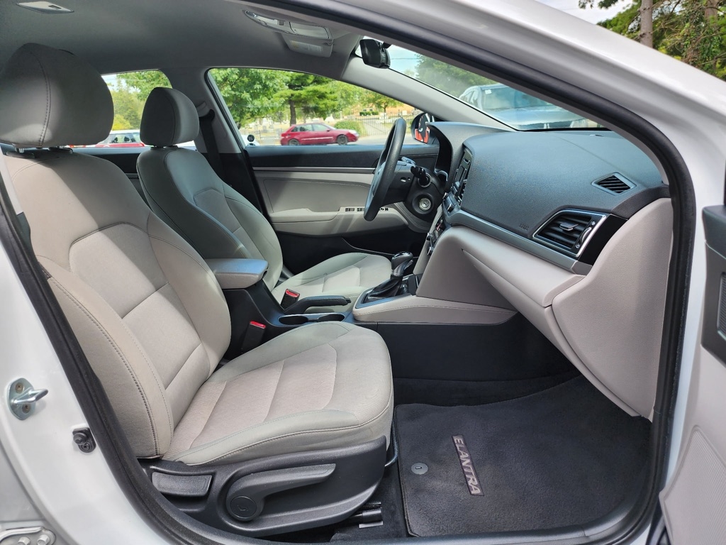 Hyundai Elantra SE 6AT 2017