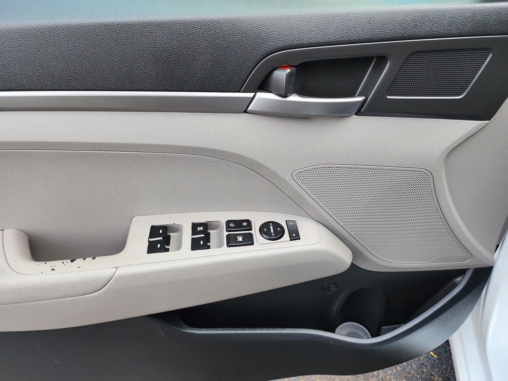 Hyundai Elantra SE 6AT 2017