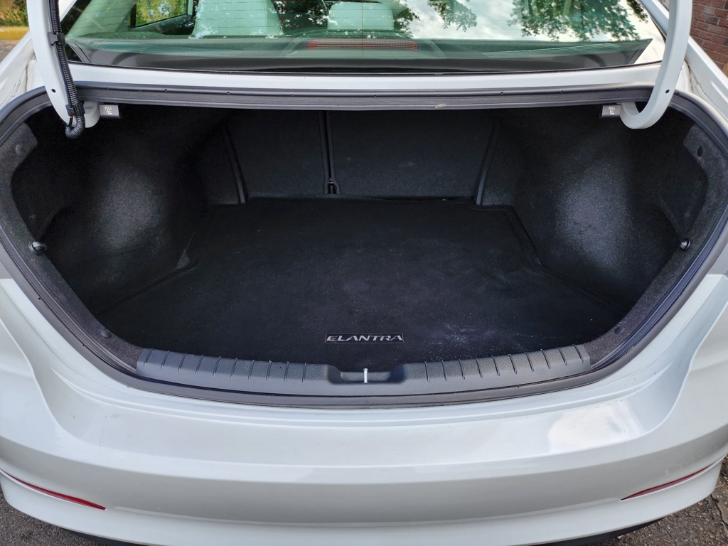 Hyundai Elantra SE 6AT 2017