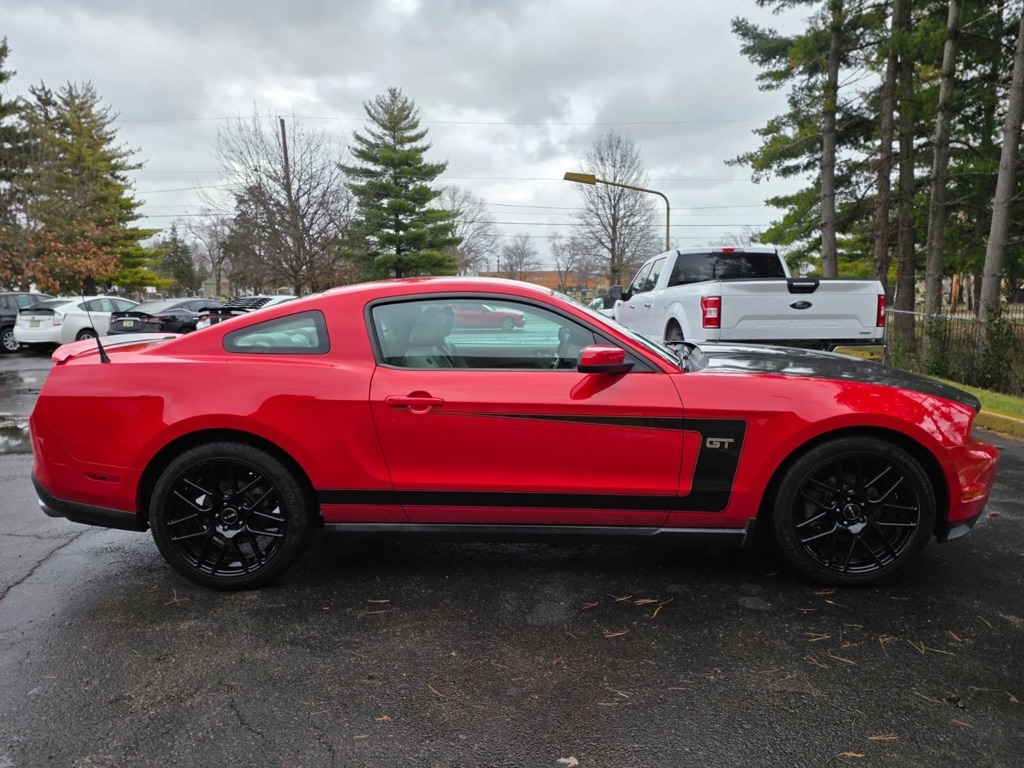Ford Mustang GT Premium 2D Coupe 2010
