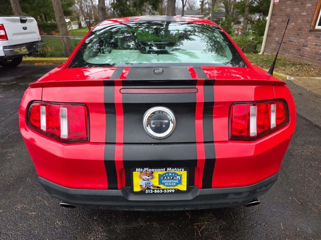 Ford Mustang GT Premium 2D Coupe 2010