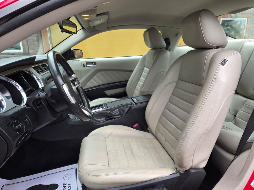 Ford Mustang GT Premium 2D Coupe 2010