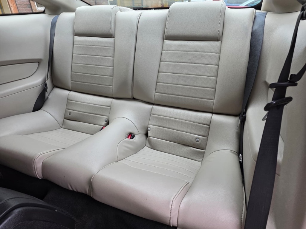 Ford Mustang GT Premium 2D Coupe 2010