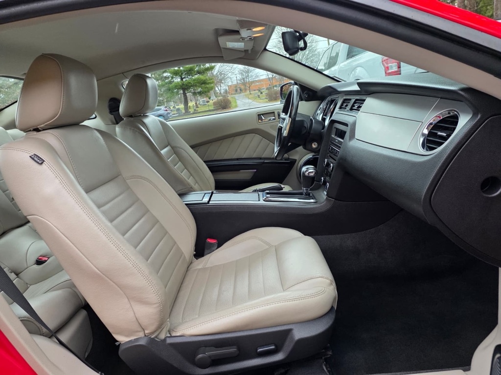 Ford Mustang GT Premium 2D Coupe 2010