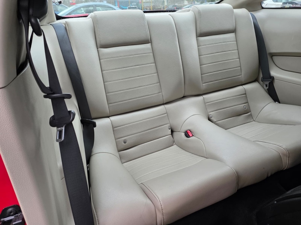 Ford Mustang GT Premium 2D Coupe 2010