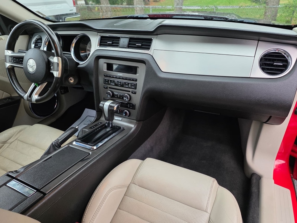 Ford Mustang GT Premium 2D Coupe 2010