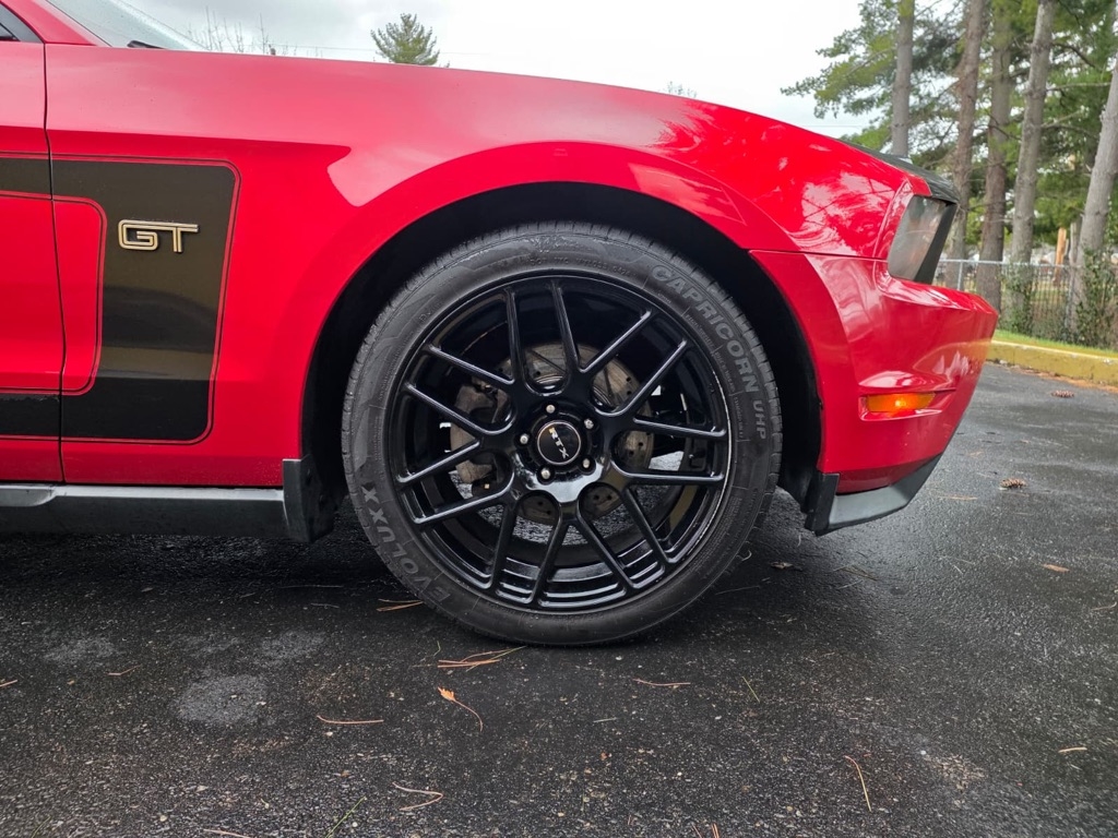 Ford Mustang GT Premium 2D Coupe 2010