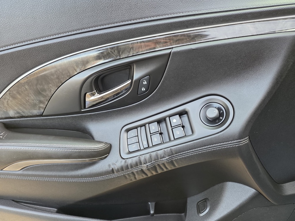 Buick LaCrosse 4dr Sdn Leather FWD 2015