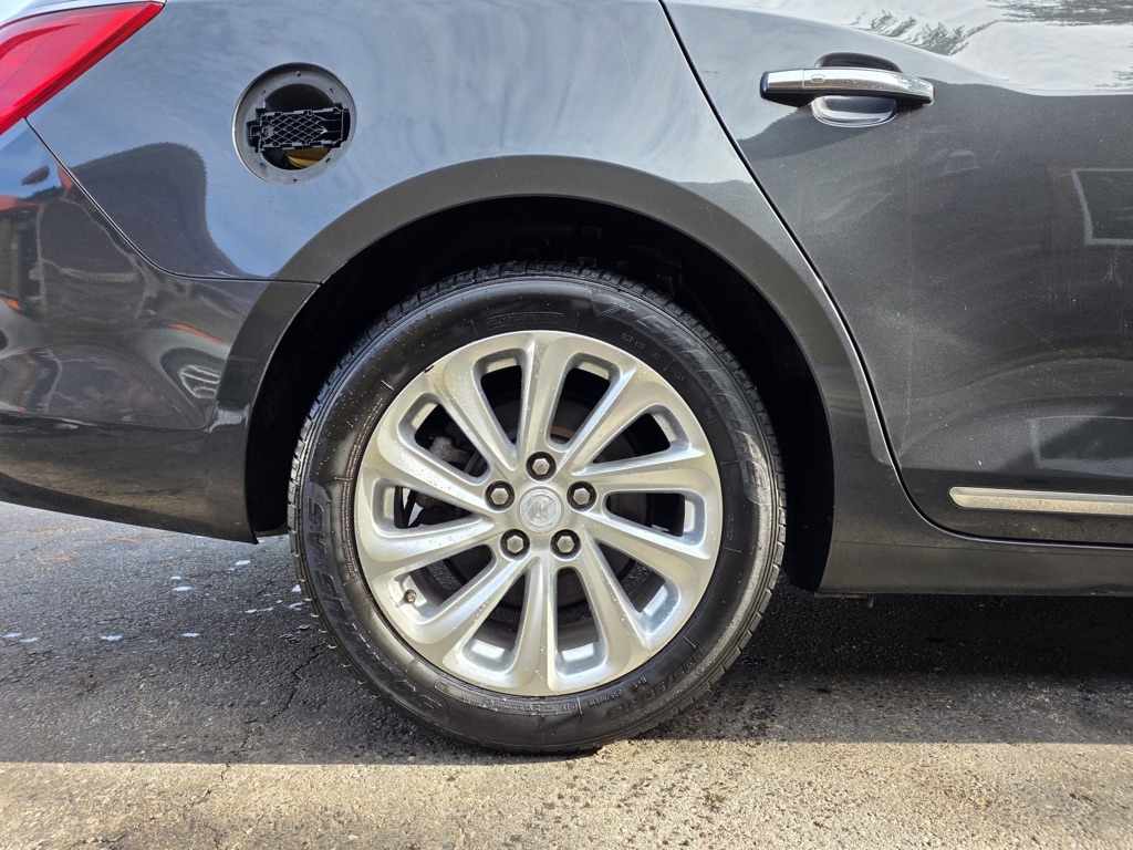 Buick LaCrosse 4dr Sdn Leather FWD 2015