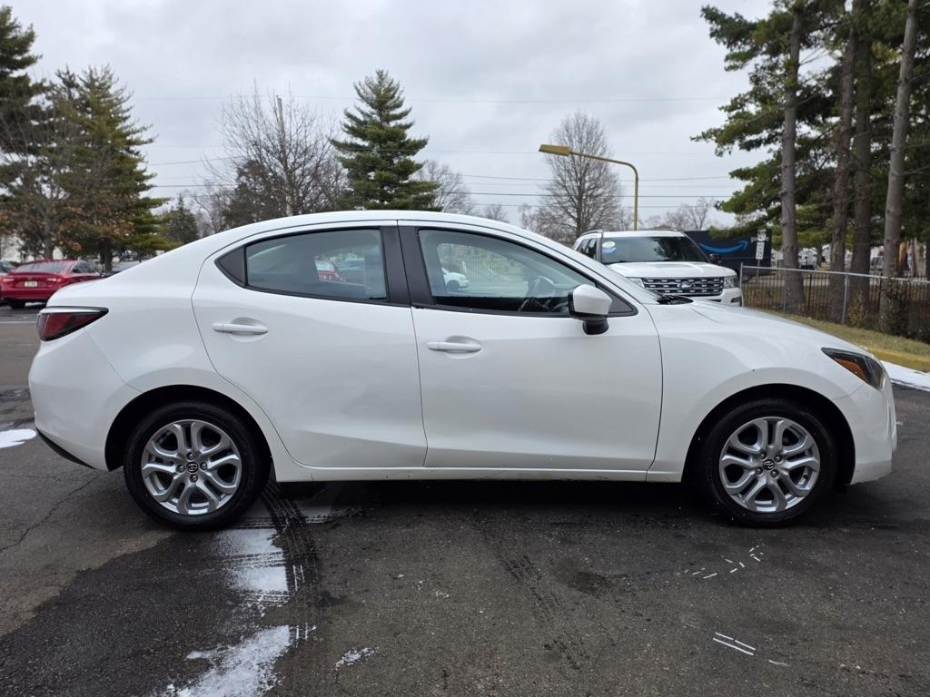 Toyota Yaris iA Auto (Natl) 2017