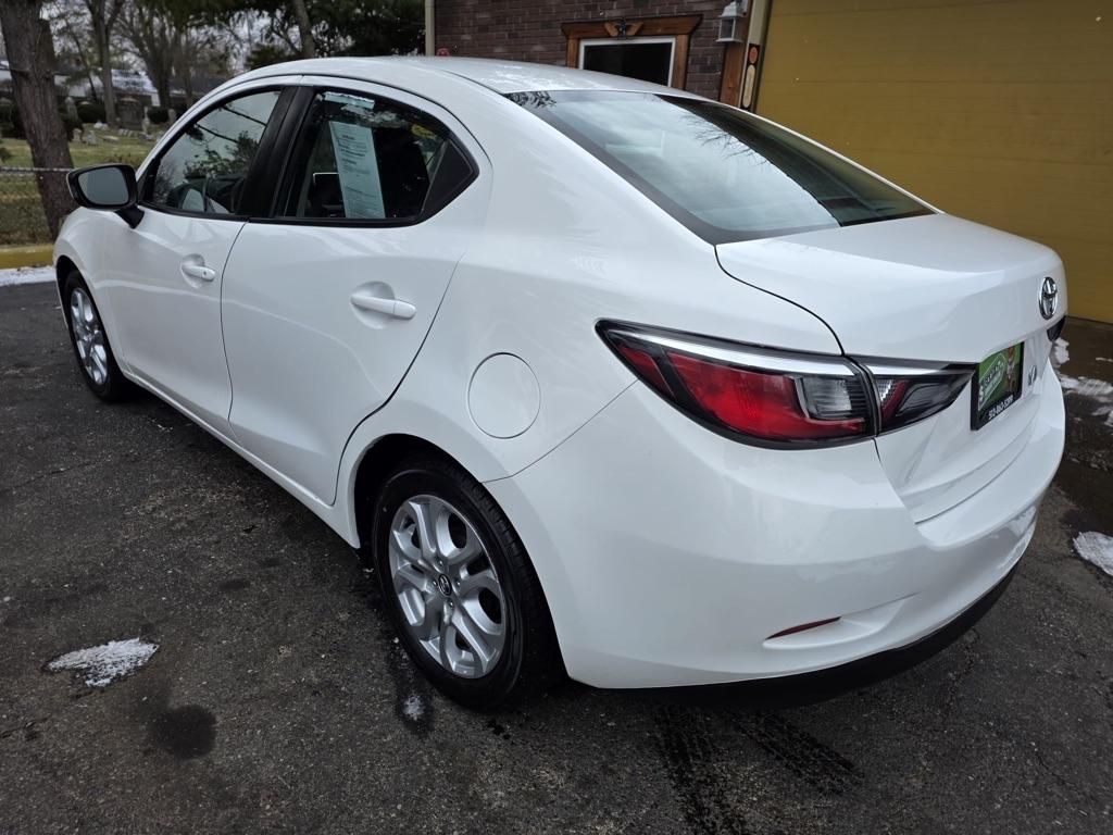 Toyota Yaris iA Auto (Natl) 2017