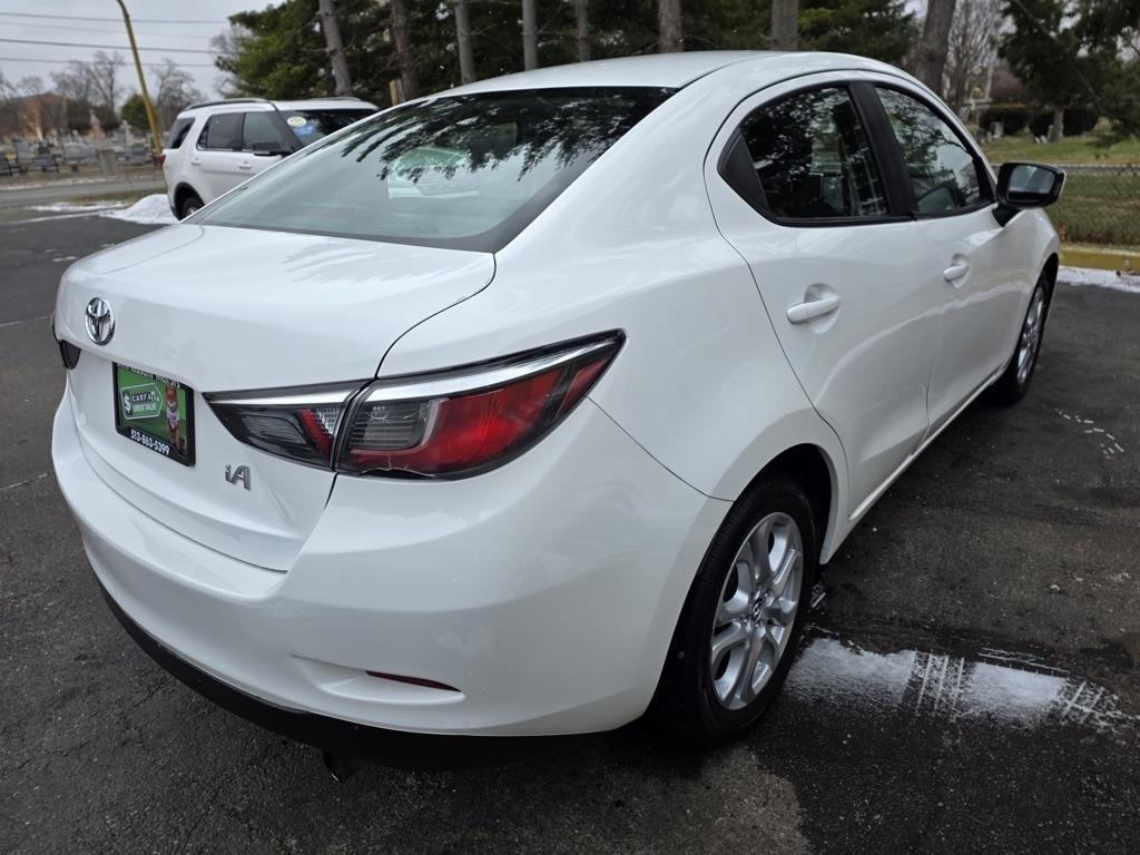 Toyota Yaris iA Auto (Natl) 2017