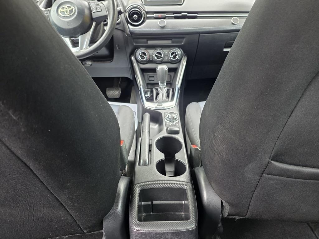 Toyota Yaris iA Auto (Natl) 2017