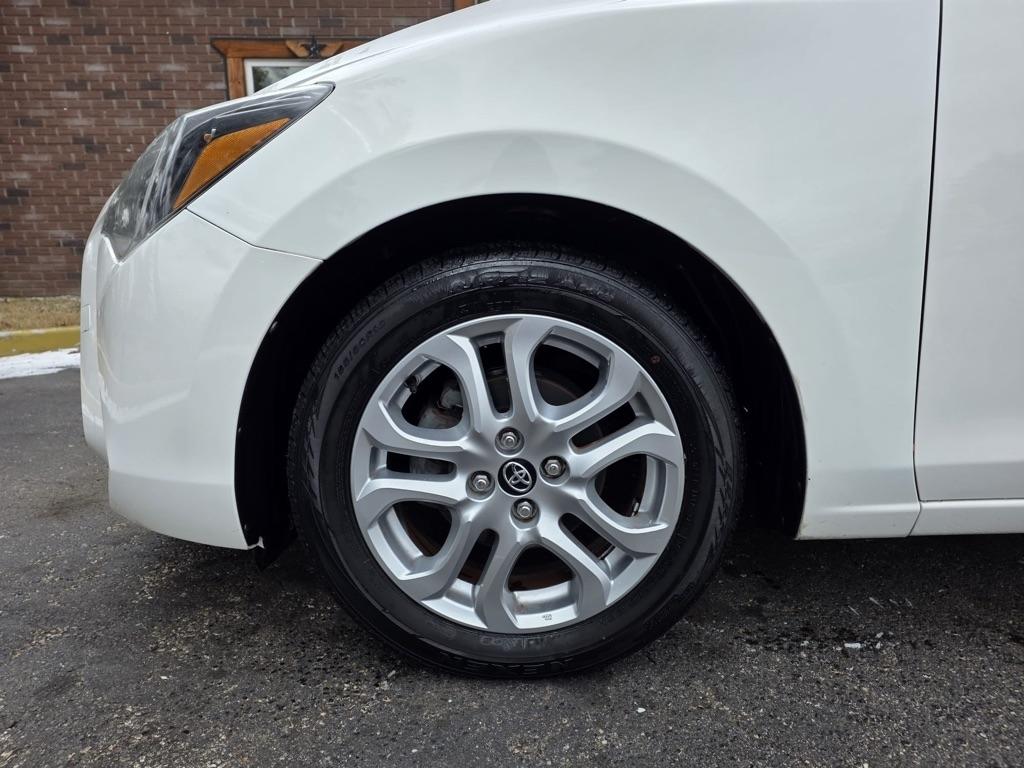 Toyota Yaris iA Auto (Natl) 2017