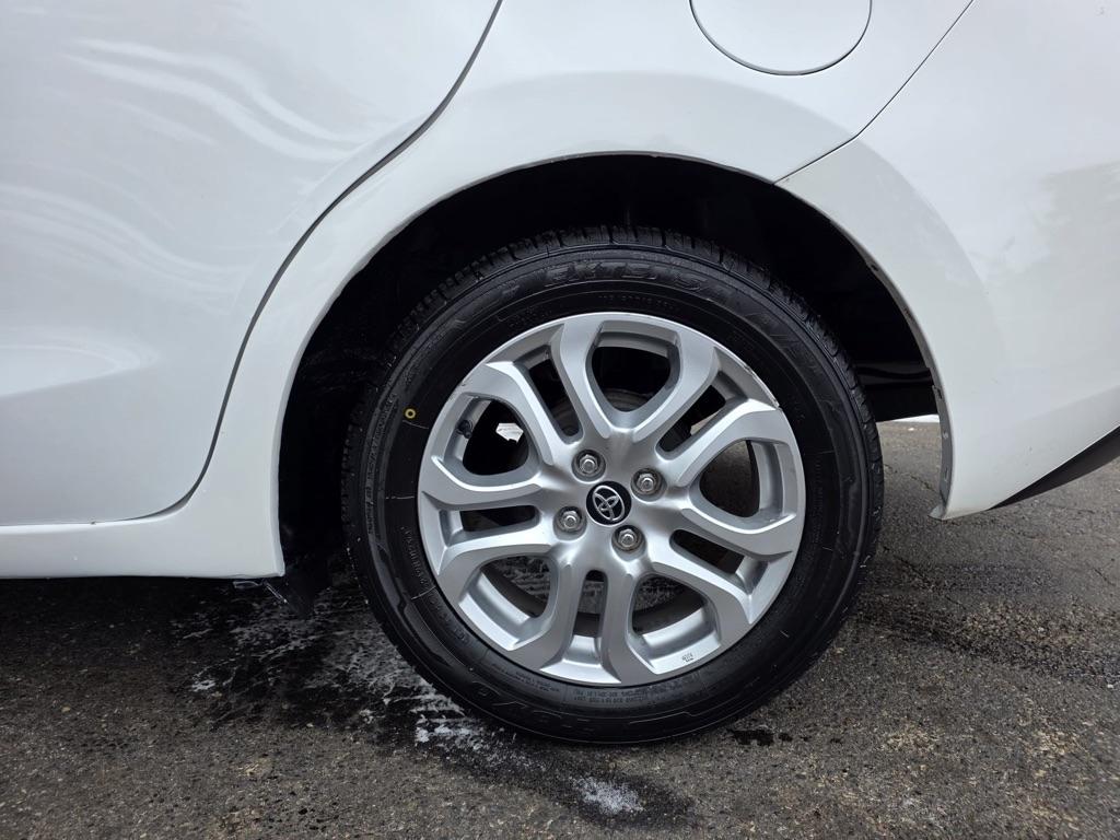 Toyota Yaris iA Auto (Natl) 2017