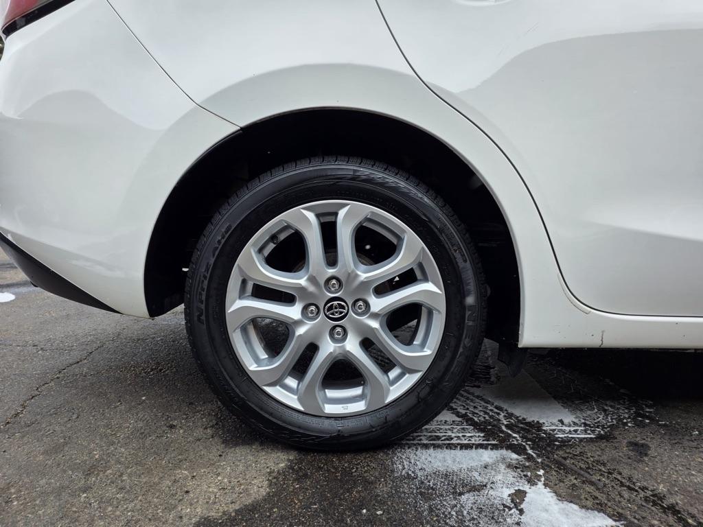 Toyota Yaris iA Auto (Natl) 2017