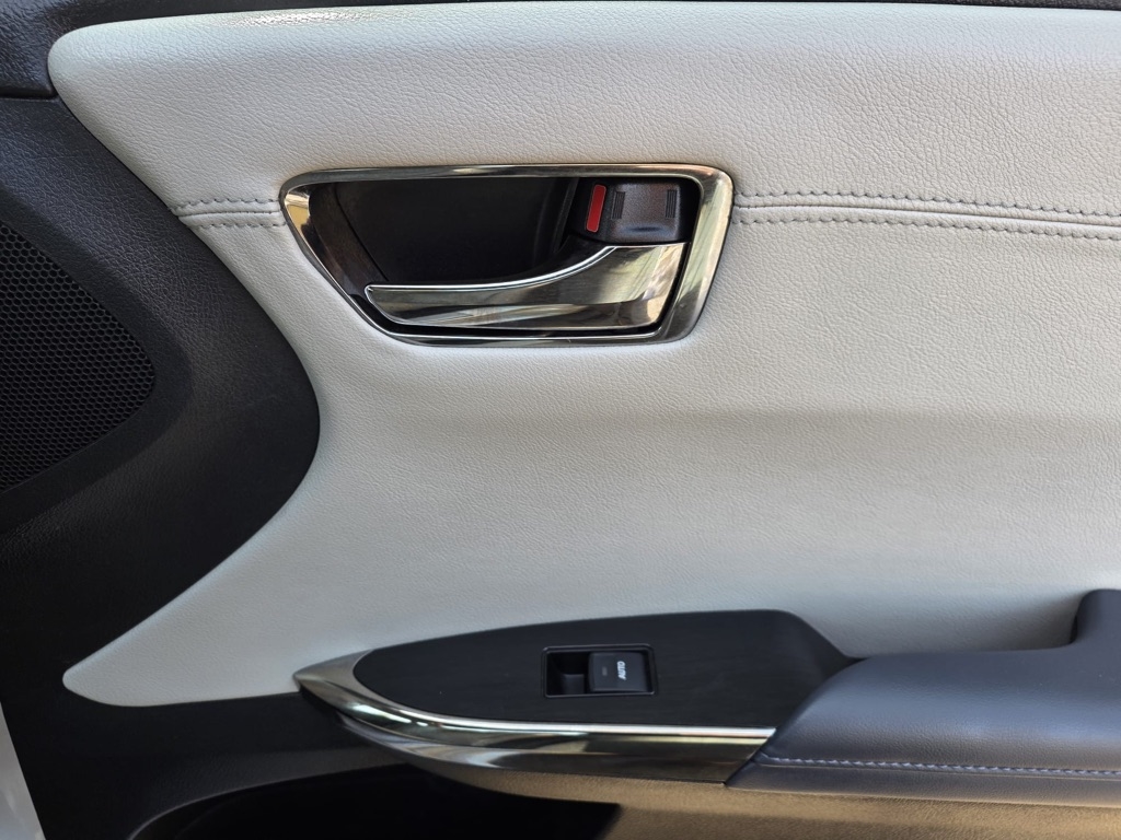 Toyota Avalon 4dr Sdn XLE (Natl) 2014