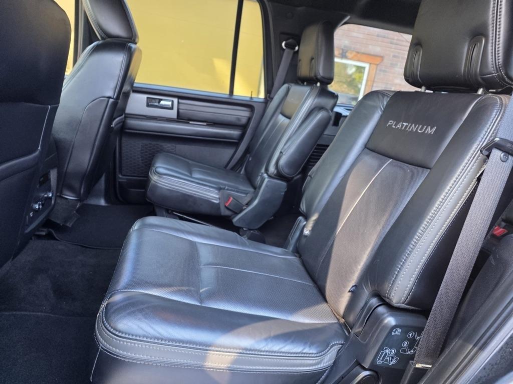 Ford Expedition 4WD 4dr Platinum 2015