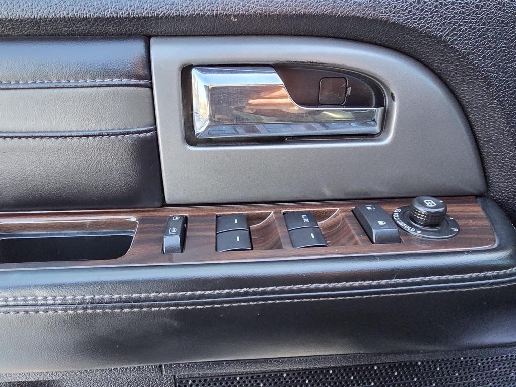 Ford Expedition 4WD 4dr Platinum 2015