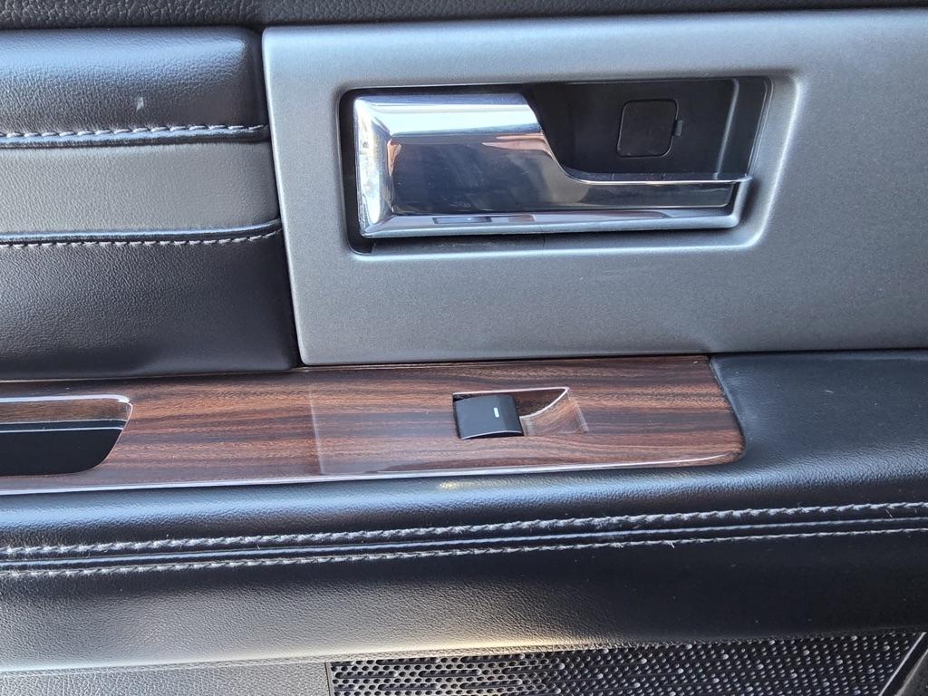 Ford Expedition 4WD 4dr Platinum 2015