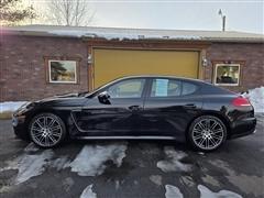 2016 Porsche Panamera 