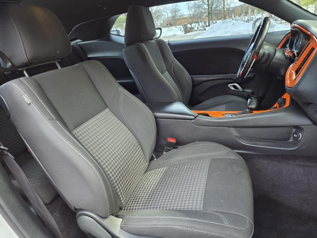 Dodge Challenger 2dr Cpe SXT 2016